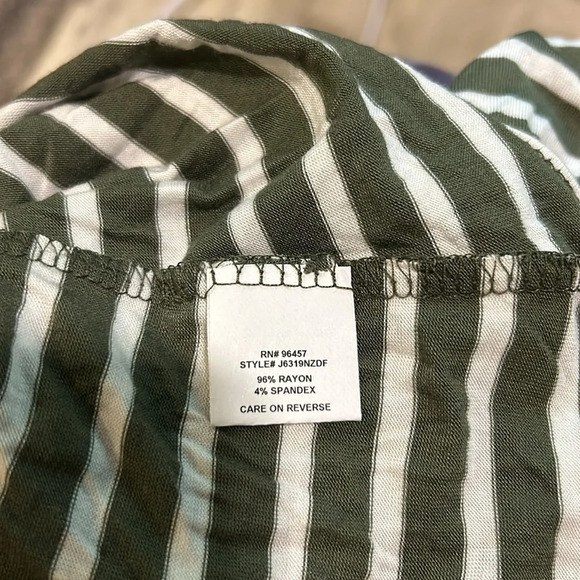 Eyeshadow Women’s LS Green Striped Cold Shoulder Bodysuit‎ Size Large NWT - Picture 9 of 9